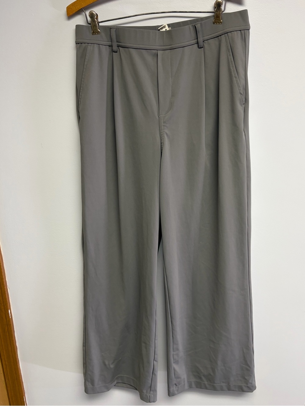 HALARA Gray Active Leggings with Branded Tag